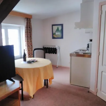Petite Chatelaine Batiment Les Chevaliers